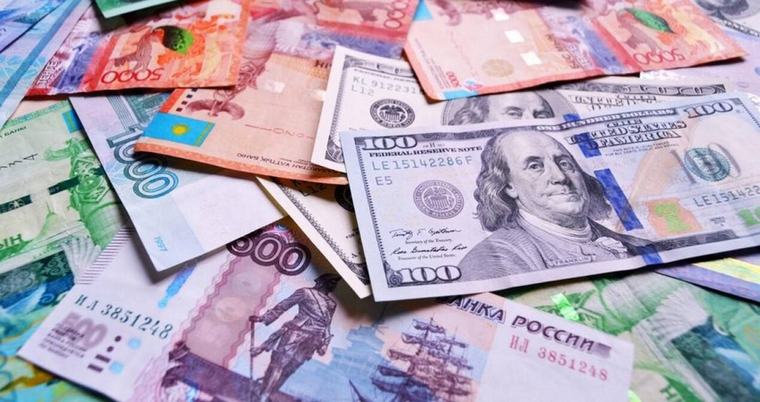Юань установил новый рекорд, рубль падает: курс валют на 28 августа